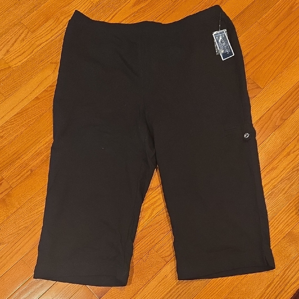 Karen Scott Black Capris